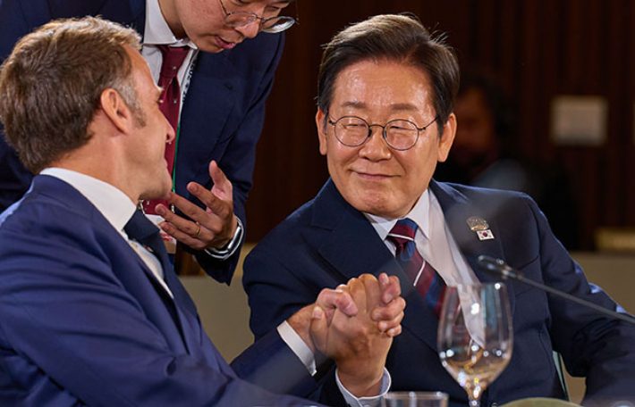 외교공백에서 국제무대 복귀까지…"민주 한국이 돌아왔다"