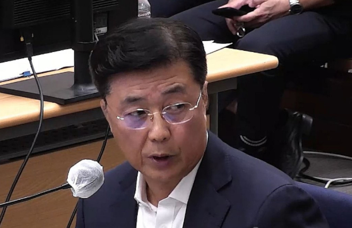 홍장원 전 국가정보원 1차장이 서울 서초구 서울중앙지법에서 열린 윤석열 전 대통령의 내란 우두머리·직권남용 권리행사 방해 혐의 사건의 속행 공판에 증인으로 출석해 발언하고 있다. 연합뉴스