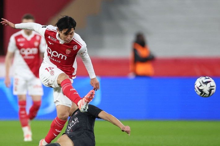 경합하는 모나코의 미나미노와 PSG의 이강인(오른쪽). 연합뉴스