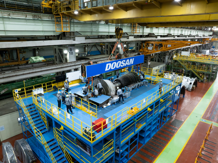 두산에너빌리티 터빈공장 가스터빈 조립. 창원시 제공 