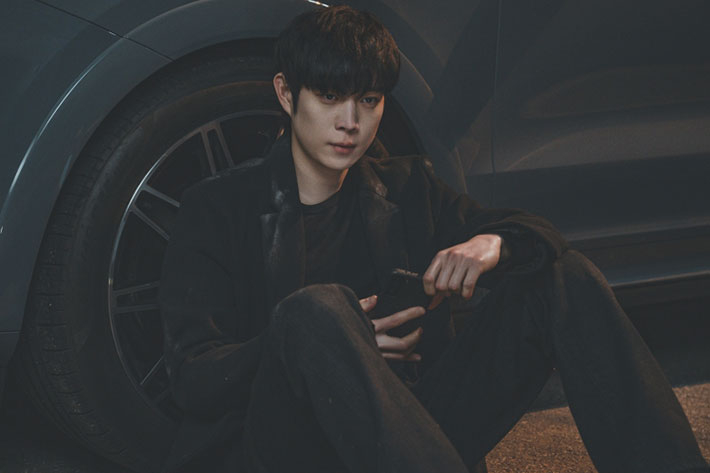 김영대는 이번 작품을 통해 지인들의 연락을 많이 받았다고 한다. 그는 "응원하고 있다는 말과 함께 다음 내용이 궁금하다고 하시는 걸 보면서 인기를 실감하고 있다"고 밝혔다. 티빙 제공 