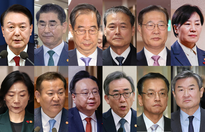 사진은 (왼쪽부터 시계방향으로) 2024년 12월 3일 밤 비상계엄을 선포한 윤석열 대통령과 이를 심의하는 국무회의에 참석한 김용현 전 국방장관, 한덕수 국무총리, 김영호 통일부 장관, 박성재 법무부 장관, 송미령 농림축산식품부 장관, 조태용 국가정보원장, 최상목 경제부총리 겸 기획재정부 장관, 조태열 외교부 장관, 조규홍 보건복지부 장관, 이상민 전 행정안전부 장관, 오영주 중소벤처기업부 장관, 윤창원·박종민·국회사진취재단·대통령실 제공