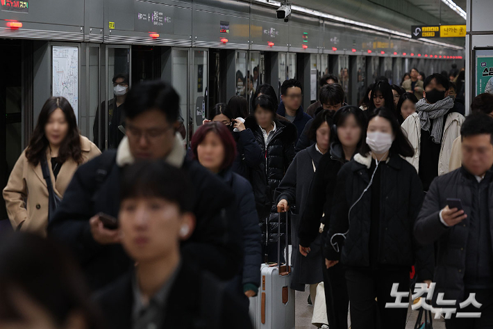 서울지하철 노조 '준법운행' 돌입…출근길 큰 혼란 없어[노컷네컷]