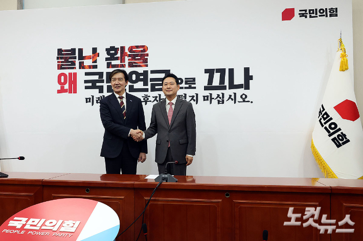 장동혁 만난 조국 "尹일당과 확실한 절연 선언하길"[노컷네컷]