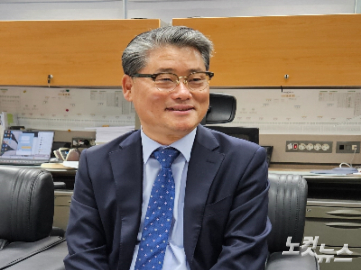 임상규 전 전북도 행정부지사가 1일 전북도의회 기자간담회에서 질문에 답하고 있다. 최명국 기자