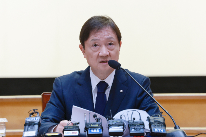 이찬진 금융감독원장이 1일 서울 여의도 금감원에서 출입기자단 간담회를 하고 있다. 연합뉴스