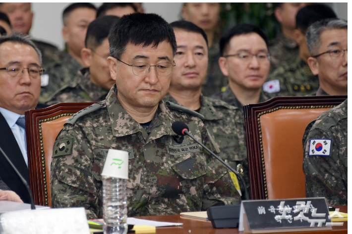 박안수 전 육군참모총장이 14일 서울 여의도 국회에서 열린 윤석열정부의 비상계엄 선포를 통한 내란혐의 진상규명 국정조사특별위원회 전체회의에서 굳은 표정을 짓고 있다. 윤창원 기자