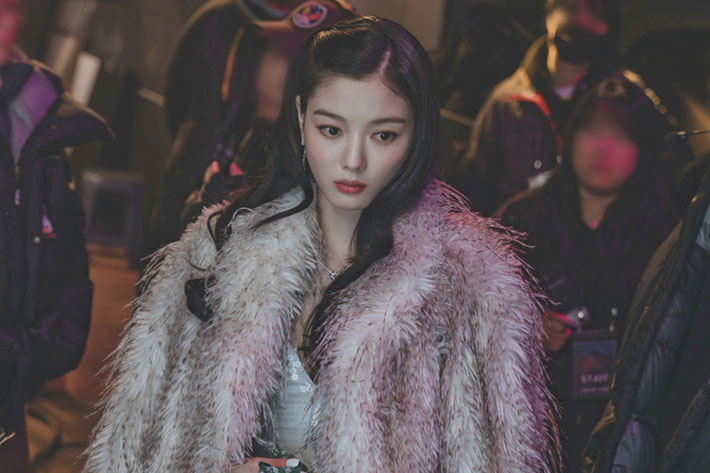 김유정은 이번 작품을 통해 "기존 이미지와 다른 모습으로 나왔는데 반응이 좋아 다행이라고 생각한다"며 "제 활동이나 작품 방향성에 대해서도 많이 고민할 것 같다"고 말했다. 티빙 제공