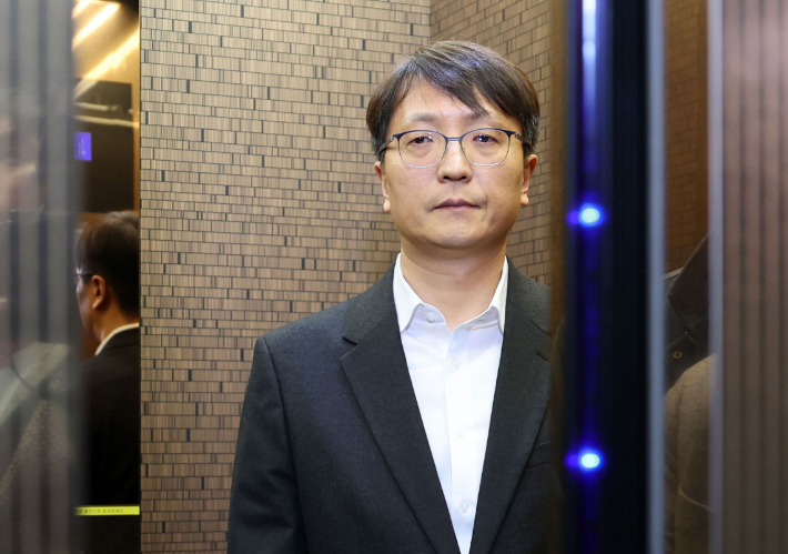 박대준 쿠팡대표가 회의장을 나서며 공개 사과한 뒤 밖으로 나서고 있다. 연합뉴스