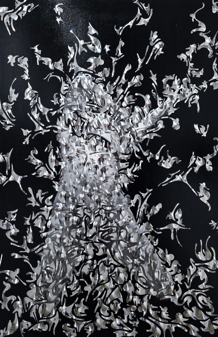 장인희, 'What do you C_001', Hand-cut mirror PET fi lm and mixed media on canvas, 76.3 × 50.5 cm (2025). 금산갤러리 제공