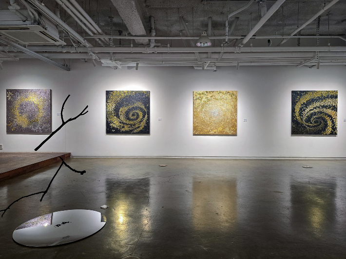 장인희 작가의 개인전 'Serenity in Splendor'가 서울 중구 소공로 금산갤러리(대표:황달성)에서 12일까지 열린다.  금산갤러리 제공