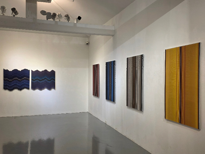 사진을 접거나 펼쳐 새로운 형상과 이야기를 풀어나가는 전병삼 작가의 개인전 '사라짐의 미학'이 서울 종로구 인사동 갤러리그림손에서 8일까지 열린다. 곽인숙 기자 