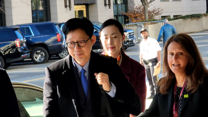 박윤주 외교부 1차관(왼쪽). 연합뉴스