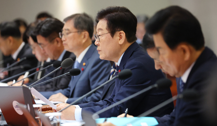 이재명 대통령이 2일 용산 대통령실에서 열린 국무회의에서 발언하고 있다. 연합뉴스