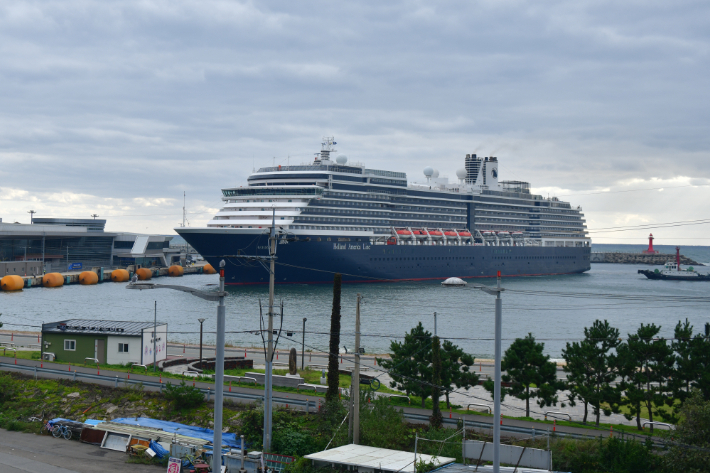 속초항에 입항한 노르담호. 속초시 제공