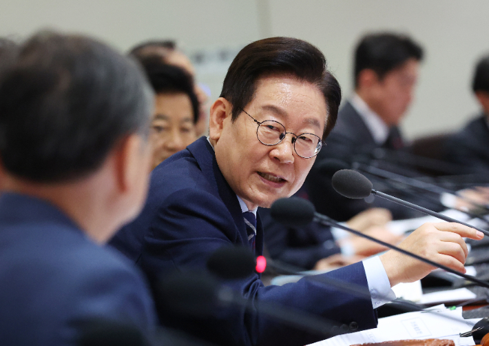 이재명 대통령이 2일 용산 대통령실에서 열린 국무회의에서 발언하고 있다. 연합뉴스