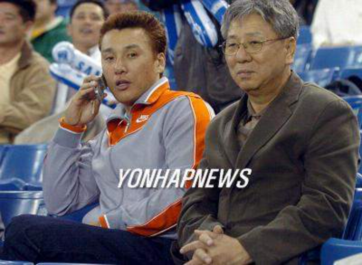 국민 타자 이승엽 전 두산 감독(왼쪽)과 아버지 이춘광 씨. 연합뉴스   <저작권자 ⓒ 2006 연합뉴스. 무단전재-재배포 금지.> 연합뉴스