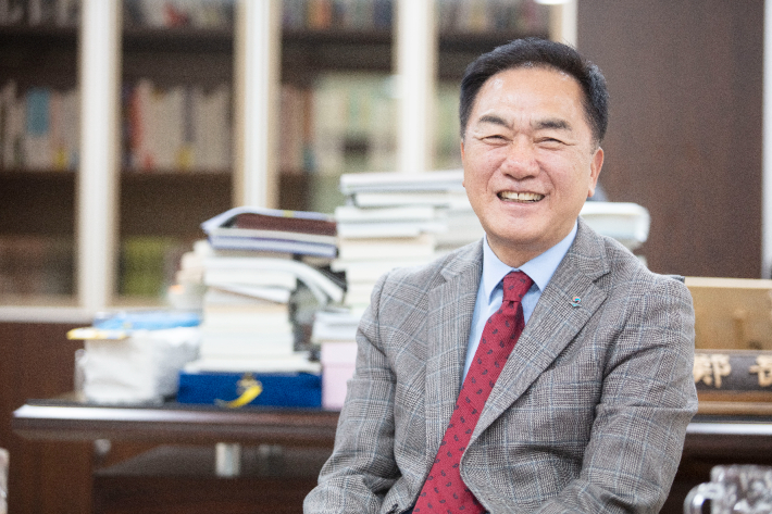 지난달 26일 CBS노컷뉴스와 인터뷰 중인 정장선 경기 평택시장. 평택시청 제공