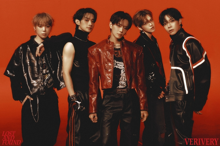 베리베리의 타이틀곡은 '레드'로, 신곡을 내는 것은 2년 7개월 만이다. 젤리피쉬엔터테인먼트 제공