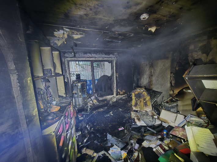 충남 천안시 서북구 쌍용동 아파트 화재 진화 후 모습. 천안서북소방서 제공