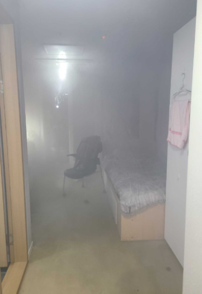 이날 오전 3시 30분쯤 강릉원주대학교 기숙사 7층에서 화재가 발생해 학생 등 400명이 대피했다. 강릉소방서 제공