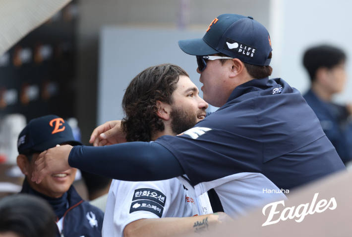 한화 폰세(왼쪽)와 류현진. 한화 이글스 