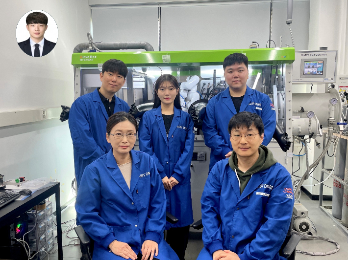 최남순 교수(왼쪽 아래)와 연구팀. KAIST 제공