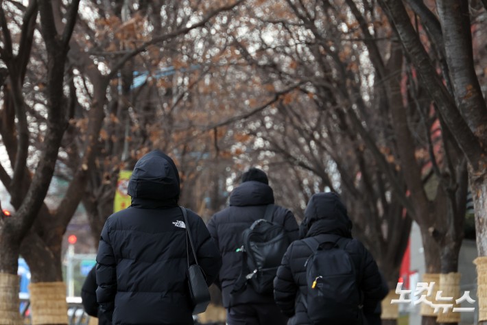 강추위속 패딩 입고 출근