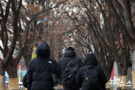 강추위속 패딩 입고 출근