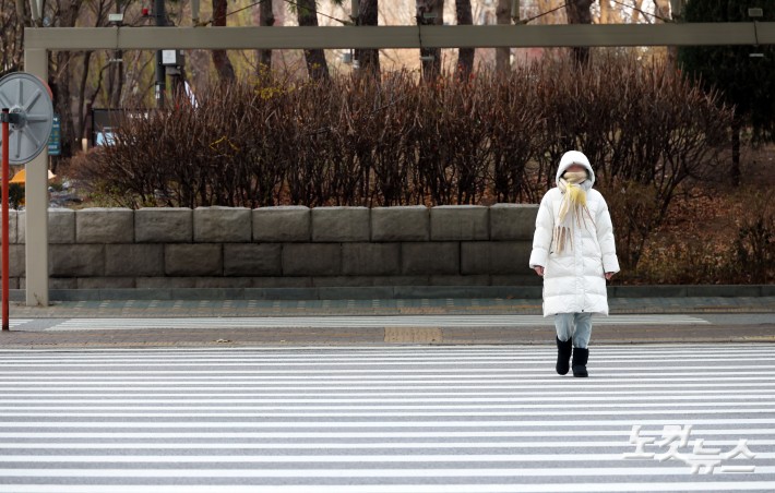 출근길 덮친 영하권 추위…체감온도 영하12도