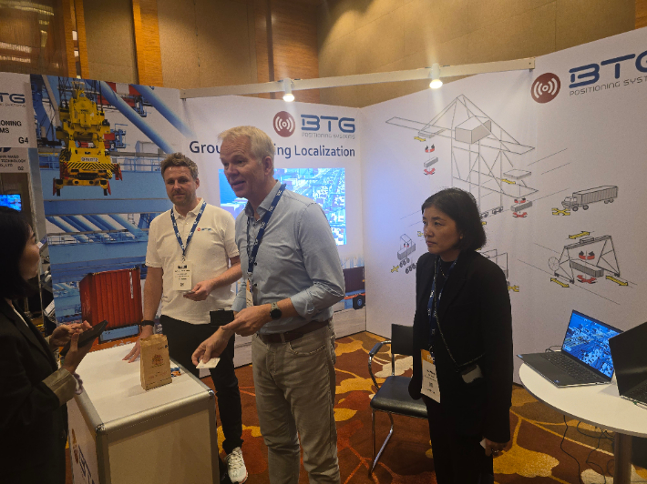 싱가포르 마리나 베이 샌즈에서 열린 2025 TOC 아시아. 부산신항에 항만 자동화 기술을 납품한 BTG 부스. 송호재 기자