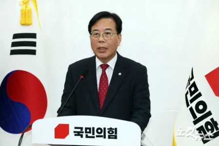 국민의힘 송언석 원내대표가 3일 서울 여의도 국회에서 기자회견을 하고 있다.
