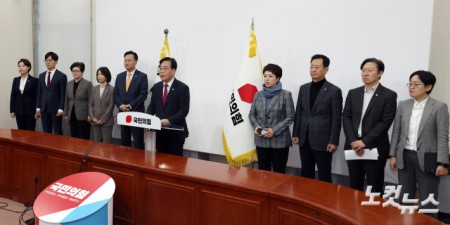 국민의힘 송언석 원내대표가 3일 서울 여의도 국회에서 기자회견을 하고 있다.