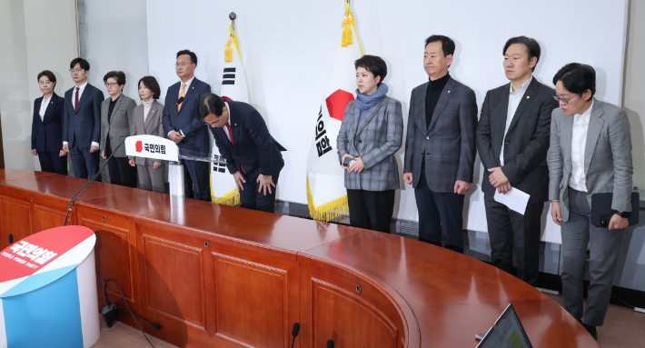 12·3 비상계엄 고개 숙인 송언석 원내대표. 연합뉴스