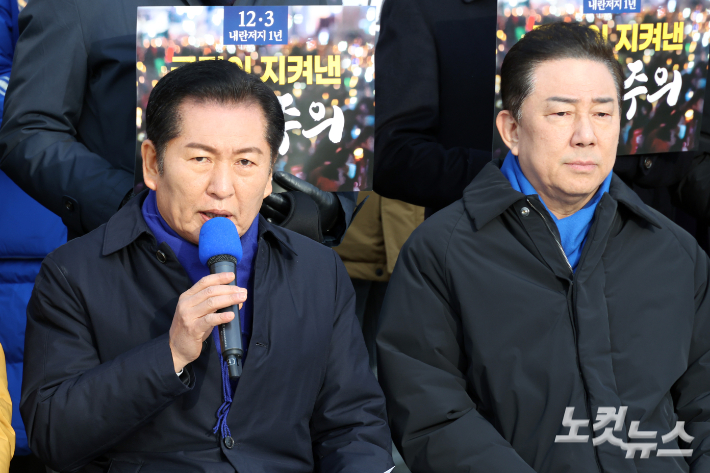 더불어민주당 정청래 대표가 3일 서울 여의도 국회 본청 앞 계단에서 열린 12.3 내란 저지 1년 현장 최고위원회의에서 발언을 하고 있다. 윤창원 기자