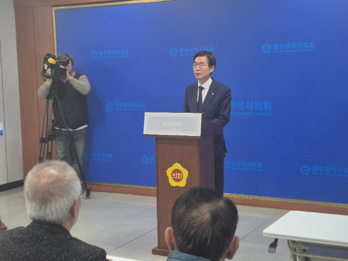 국민의힘 조경태 국회의원이 3일 광주광역시의회에서 기자회견을 열고 '12·3 광주선언'을 발표했다. 조시영 기자