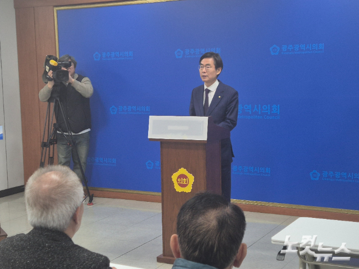 국민의힘 조경태 국회의원이 3일 광주광역시의회에서 기자회견을 열고 '12·3 광주선언'을 발표했다. 조시영 기자