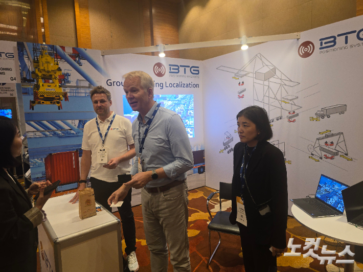 싱가포르 마리나 베이 샌즈에서 열린 2025 TOC 아시아. 부산신항에 항만 자동화 기술을 납품한 BTG 부스. 송호재 기자