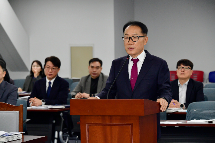 광주교통공사 문석환 사장 후보자가 최근 광주시의회 인사청문특별위원회에 출석해 답변을 하고 있다. 광주시의회 제공