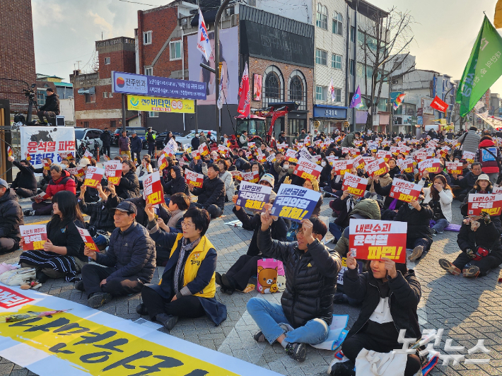 윤석열 대통령 파면 촉구 집회 모습. 기사와 직접적인 연관 없음. 김대한 기자