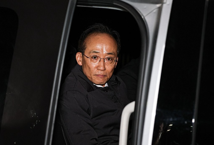 12·3 비상계엄 당시 국민의힘 원내대표 지위를 이용해 의원들의 계엄 해제 표결 참여를 방해한 혐의를 받는 국민의힘 추경호 의원이 2일 서울 서초구 서울중앙지방법원에서 열린 구속 전 피의자 심문(영장실질심사)을 마친 뒤 법정을 나서고 있다. 연합뉴스