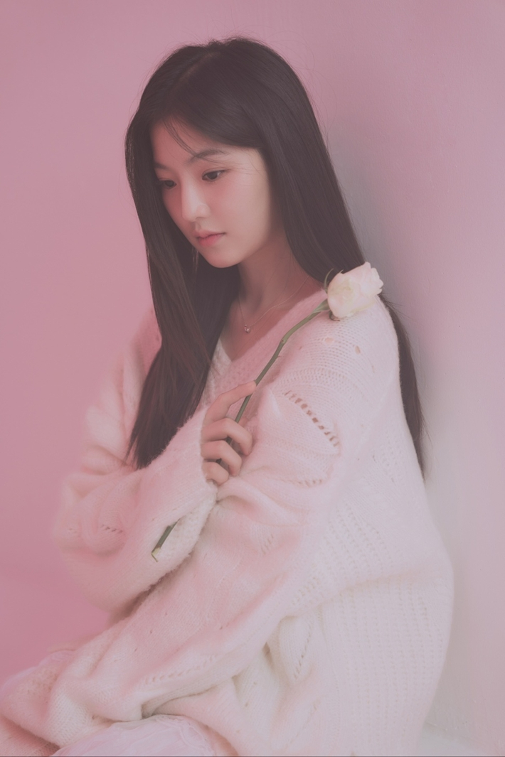 정효빈은 내년 1월을 목표로 첫 번째 미니앨범을 준비 중이다. 레이블 에이 제공