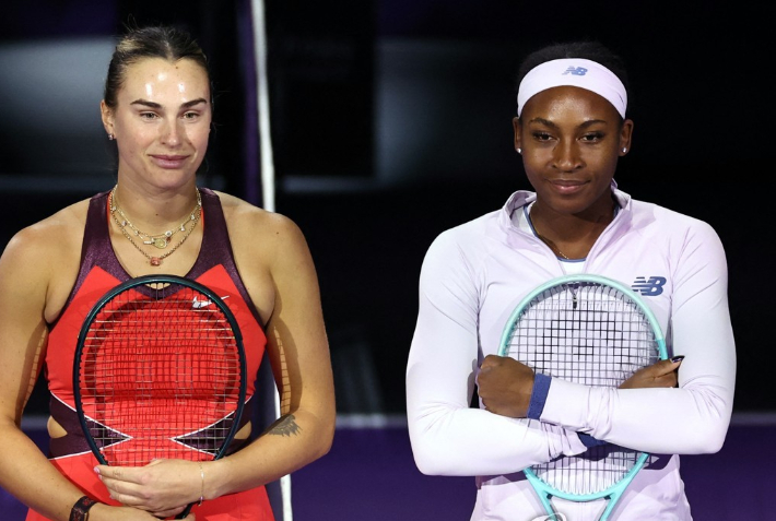올해 여자 스포츠 선수 중 수입 1위에 오른 테니스 코코 고프(오른쪽)와 아리나 사발렌카. 연합뉴스