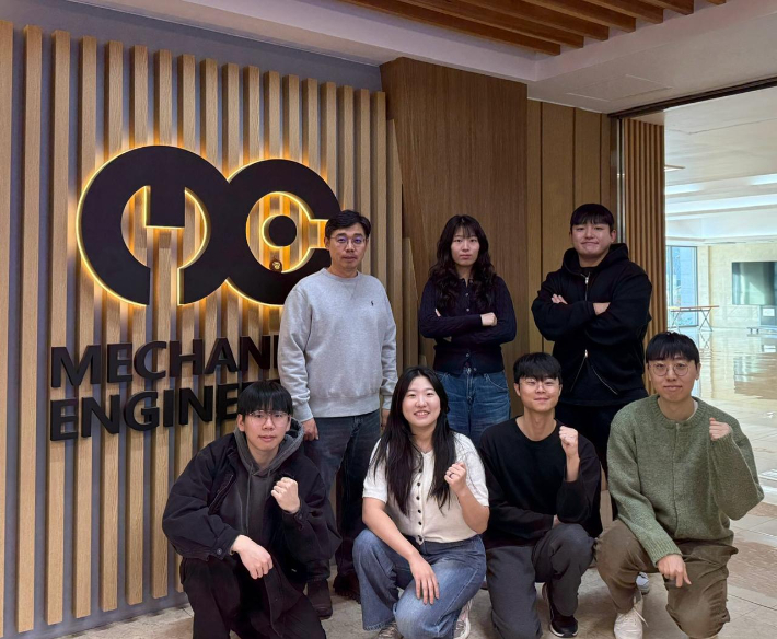 이강택 교수(뒷줄 왼쪽)와 연구팀. KAIST 제공