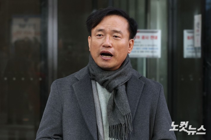 김종철 초대 방송미디어통신위원회(방미통위) 위원장 후보자가 4일 오전 경기도 과천시 인사청문회 준비사무실에 출근하며 소감을 밝히고 있다.