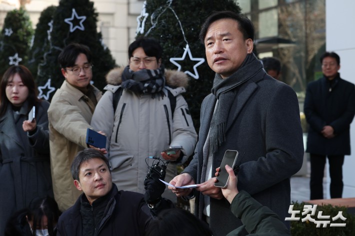 김종철 초대 방송미디어통신위원회(방미통위) 위원장 후보자가 4일 오전 경기도 과천시 인사청문회 준비사무실에 출근하며 소감을 밝히고 있다.