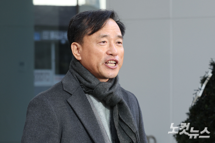 김종철 초대 방송미디어통신위원회(방미통위) 위원장 후보자가 4일 오전 경기도 과천시 인사청문회 준비사무실에 출근하며 소감을 밝히고 있다. 류영주 기자