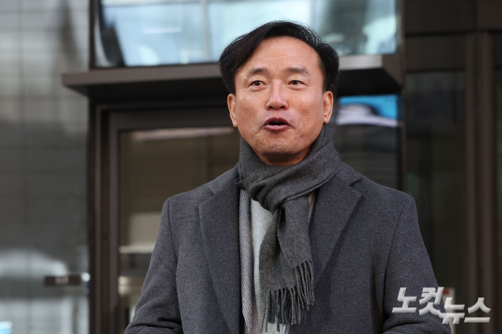 김종철 초대 방송미디어통신위원회(방미통위) 위원장 후보자가 4일 오전 경기도 과천시 인사청문회 준비사무실에 출근하며 소감을 밝히고 있다. 류영주 기자