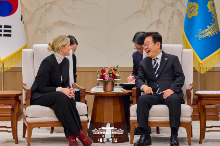 이재명 대통령과 국제올림픽위원회(IOC) 커스티 코번트리 위원장. 대통령실 제공