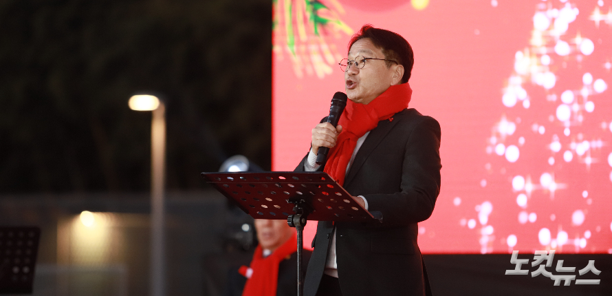 강기정 광주시장이 성탄 축하 메시지를 전하고 있다. 한세민 기자